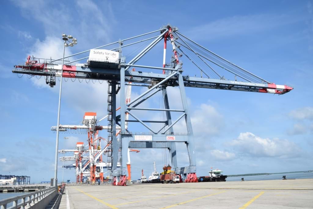 Super Post Panamax with Twin Lift