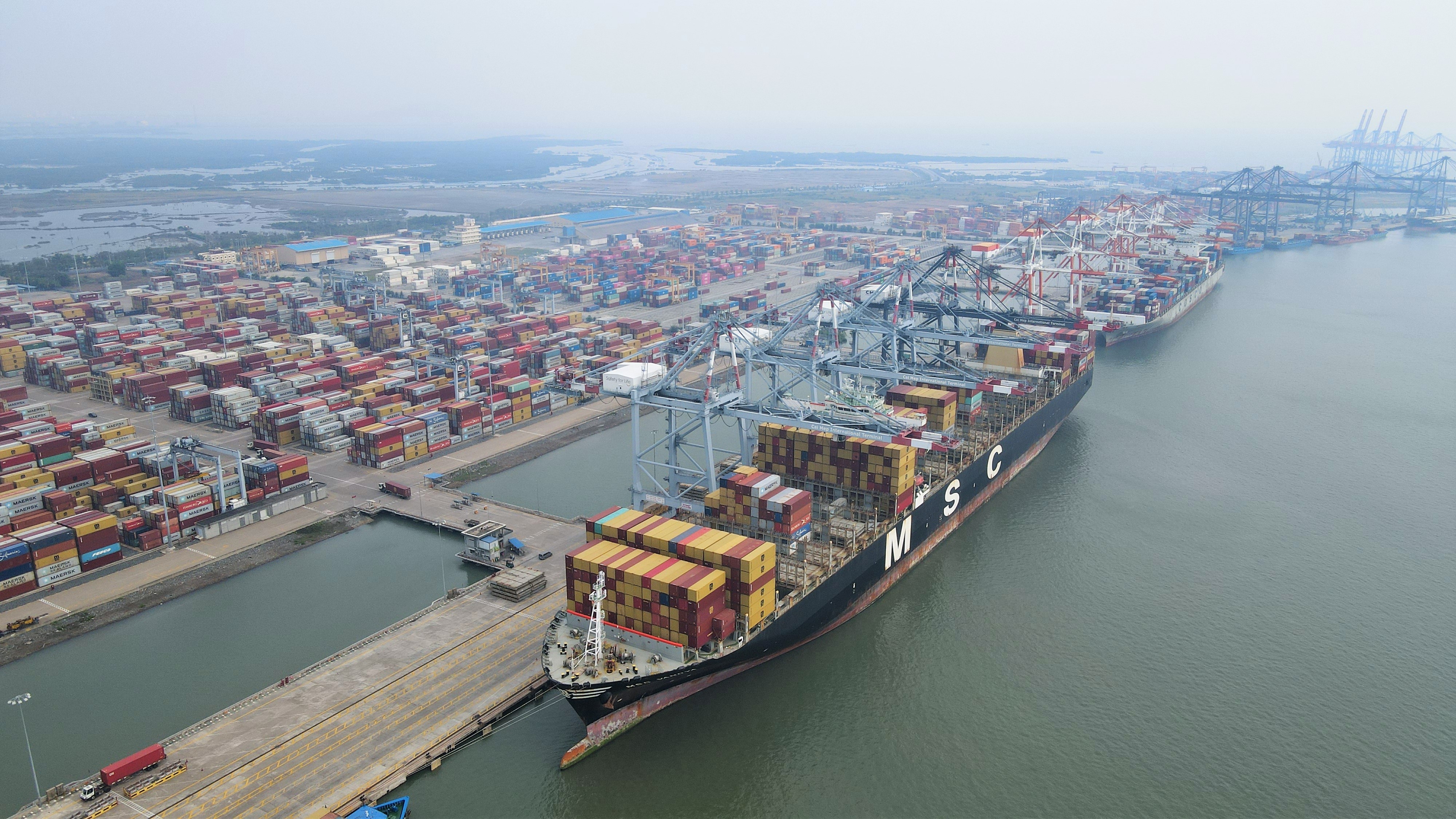 CAI MEP INTERNATIONAL TERMINAL (CMIT) BREAKS THE VOLUME HANDLING RECORD FOR A SINGLE VESSEL CALL